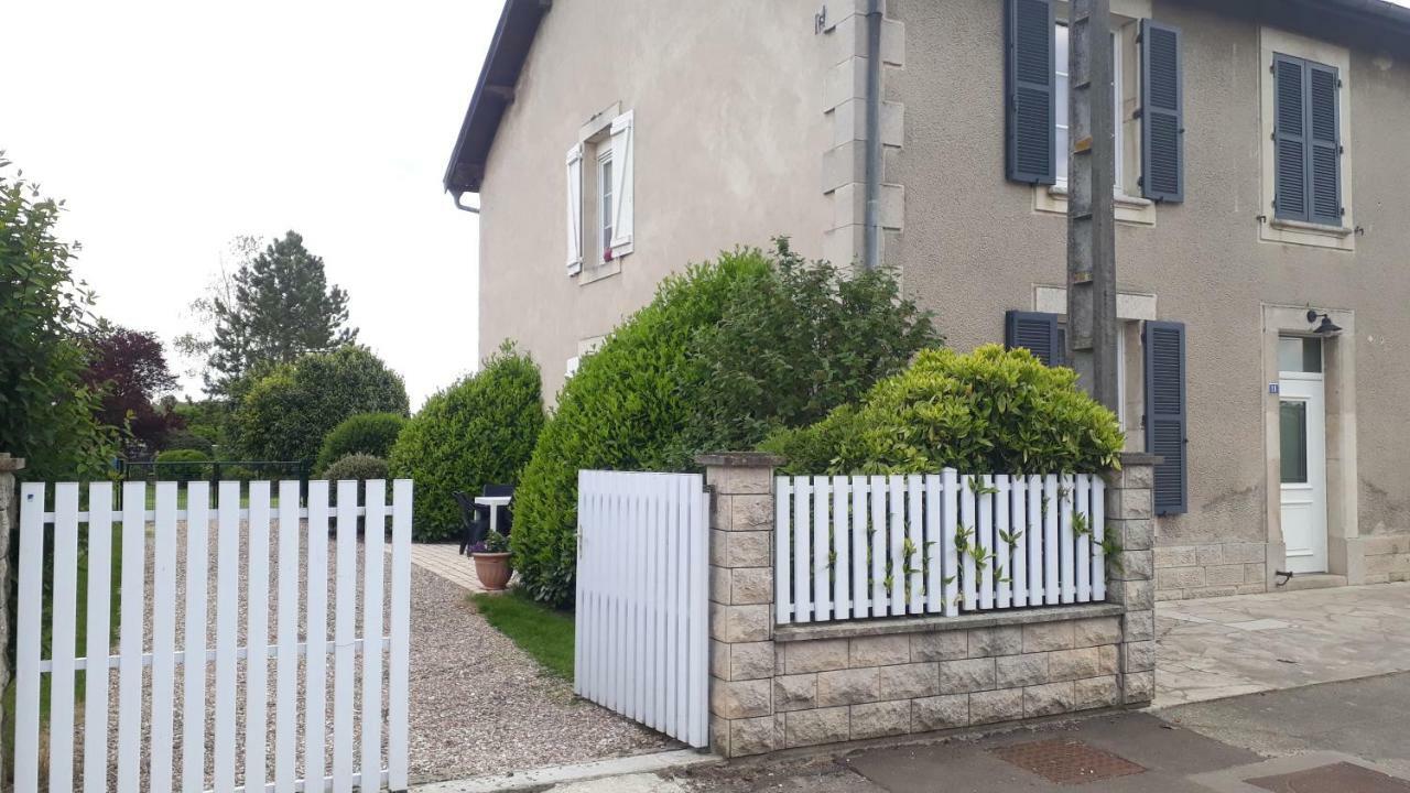 Gite Aux Lauriers Lacroix-sur-Meuse Exterior photo